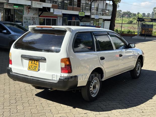 Toyota Corolla 2002 White