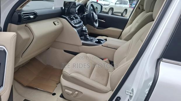 Toyota Land Cruiser 2023 White