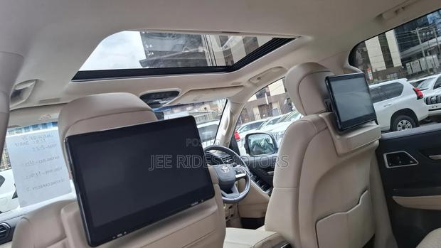 Toyota Land Cruiser 2023 White
