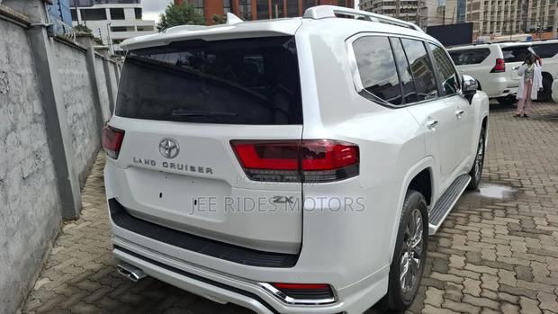 Toyota Land Cruiser 2023 White