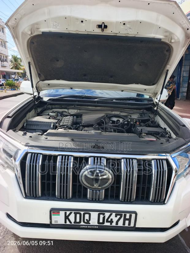 Toyota Land Cruiser Prado 2017 White