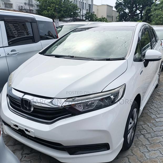 Honda Fit Shuttle 2019 White