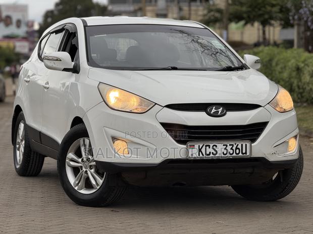 Hyundai Tucson Limited AWD 2011 White