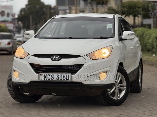 Hyundai Tucson Limited AWD 2011 White