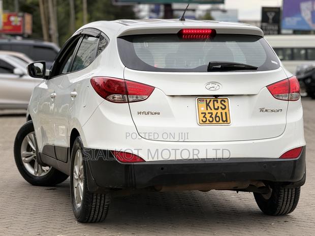Hyundai Tucson Limited AWD 2011 White