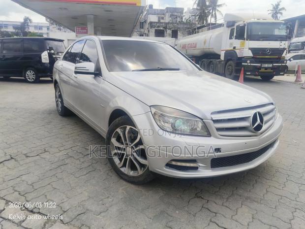 Mercedes-Benz C200 2011 Silver