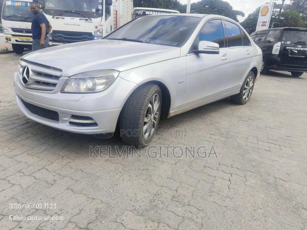 Mercedes-Benz C200 2011 Silver