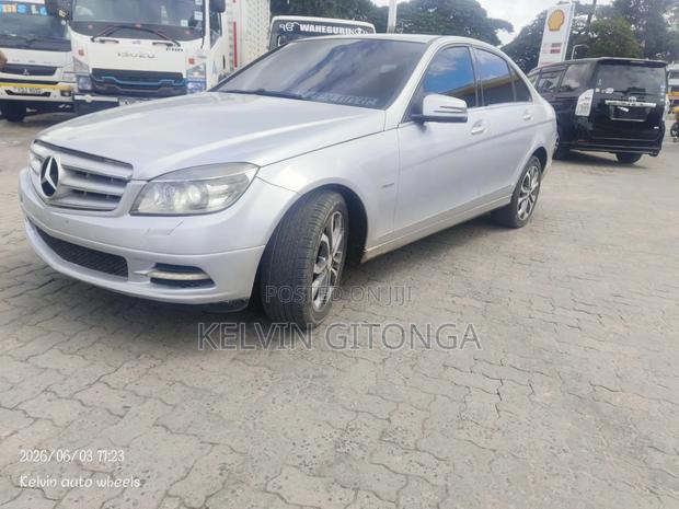 Mercedes-Benz C200 2011 Silver