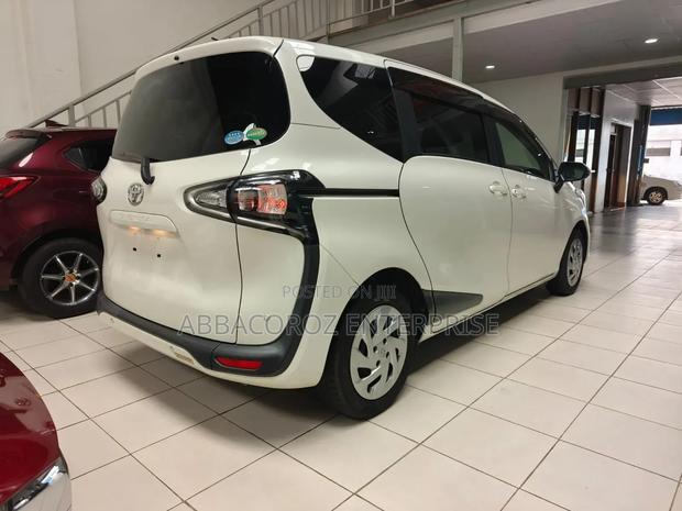 Toyota Sienta 2019 White