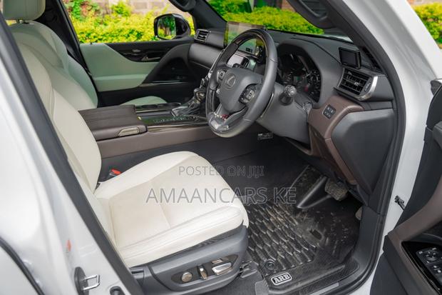 Lexus LX 600 2022 White