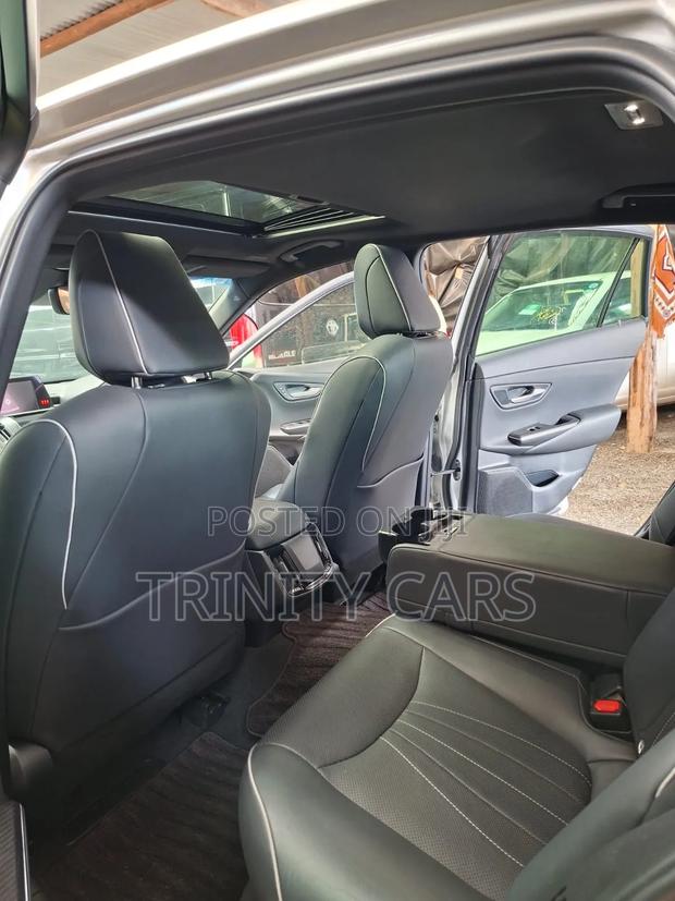 Toyota Crown 2018 Silver