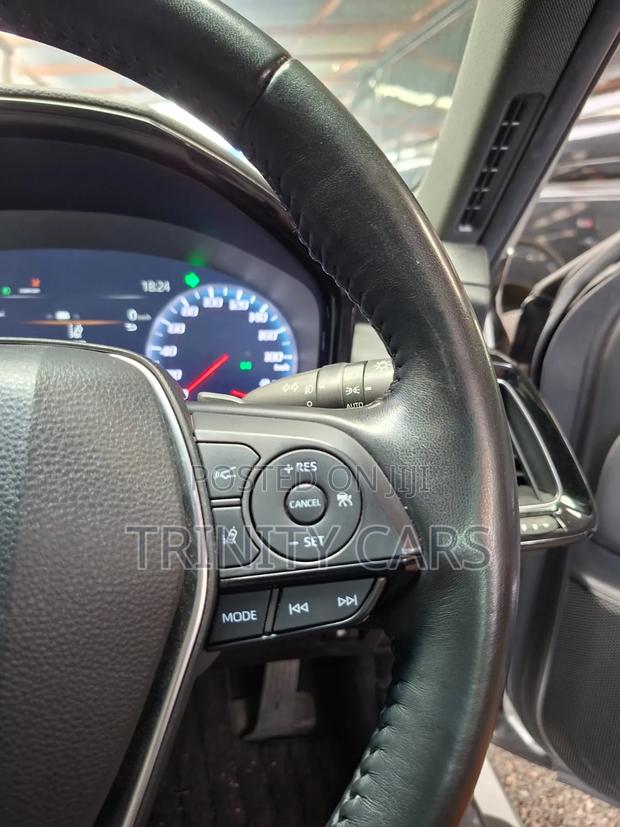 Toyota Crown 2018 Silver