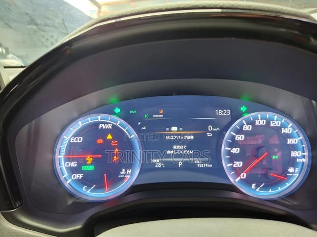 Toyota Crown 2018 Silver