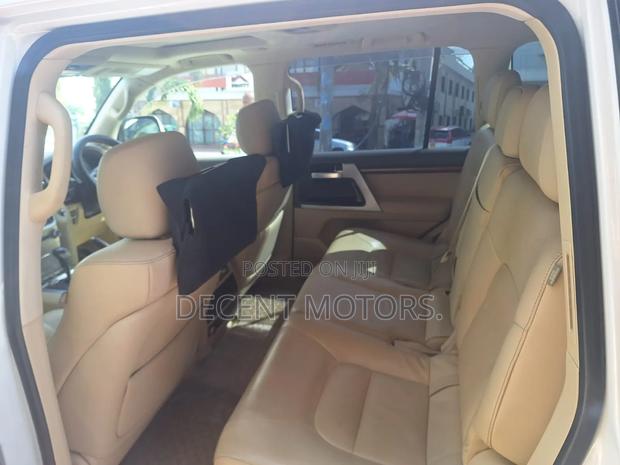 Toyota Land Cruiser 4.6 V8 ZX 2016 White