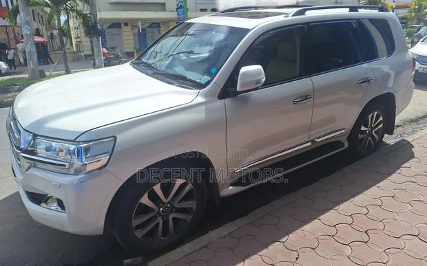 Toyota Land Cruiser 4.6 V8 ZX 2016 White