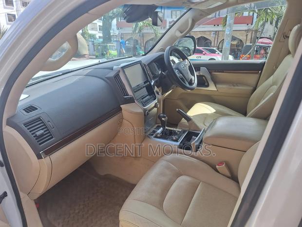Toyota Land Cruiser 4.6 V8 ZX 2016 White