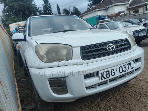 Toyota RAV4 Automatic 2003 White