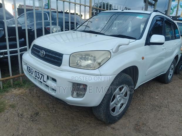 Toyota RAV4 Automatic 2003 White