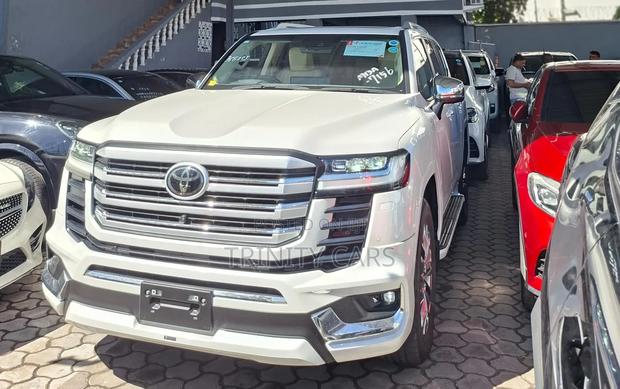 Toyota Land Cruiser 2022 White