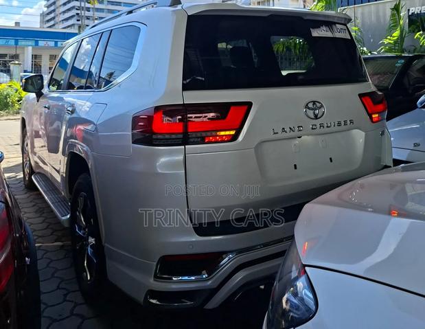 Toyota Land Cruiser 2022 White