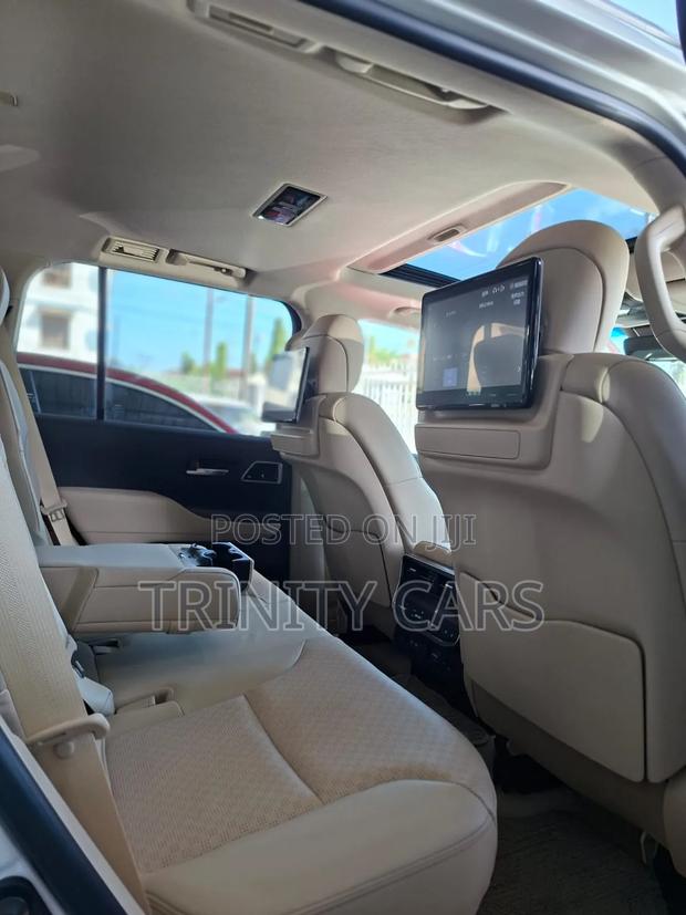 Toyota Land Cruiser 2022 White