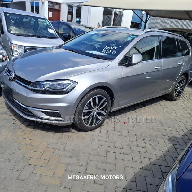 Volkswagen Golf 2019 Beige