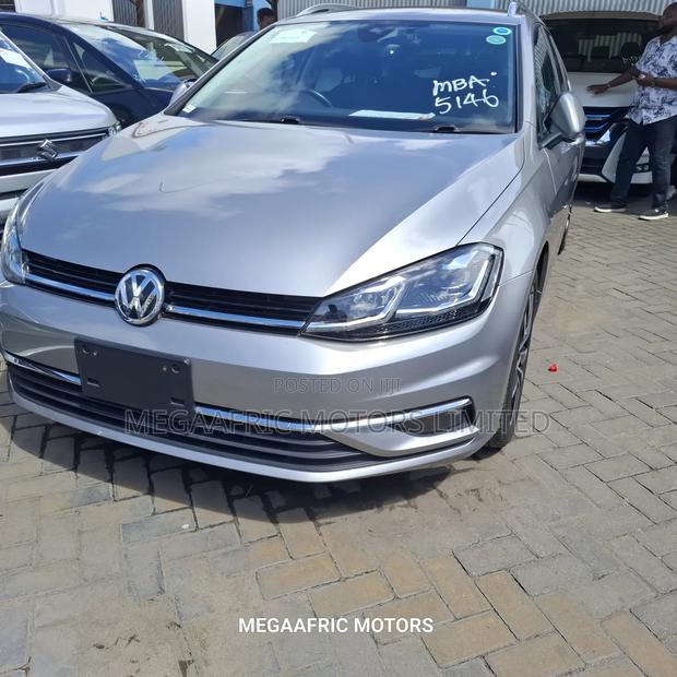 Volkswagen Golf 2019 Beige