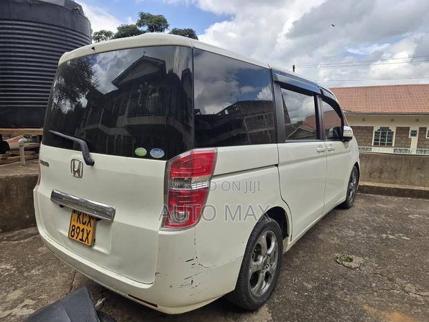 Honda Stepwgn 2012 White