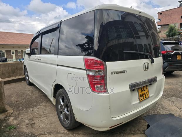 Honda Stepwgn 2012 White