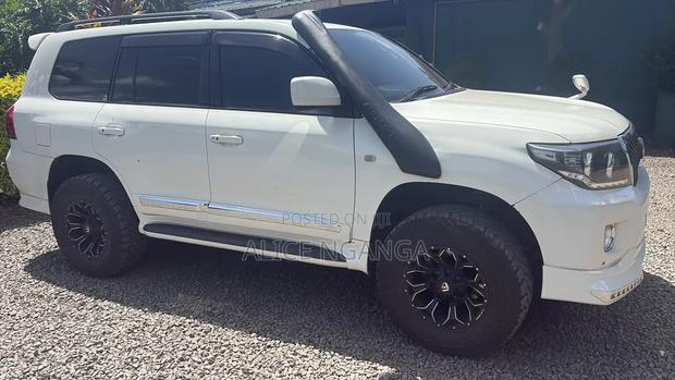Toyota Land Cruiser 2009 White