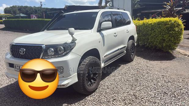 Toyota Land Cruiser 2009 White