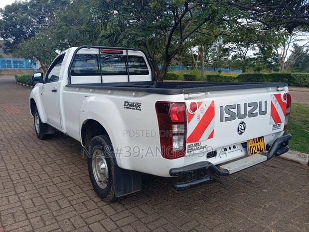 Isuzu D-MAX 2022 White