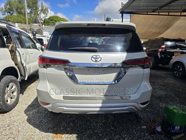 Toyota Fortuner 2.8 D AWD 2017 White
