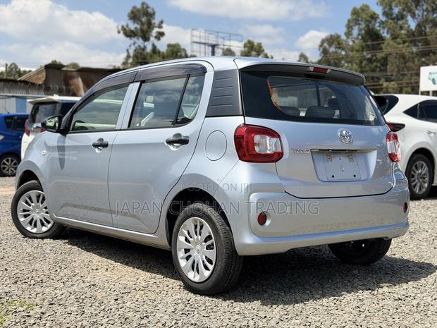 Toyota Passo 1.0 FWD 2018 Silver