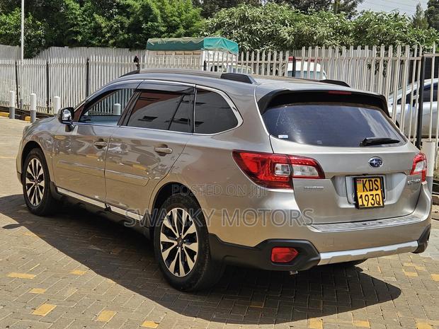 Subaru Outback 2.5i Premium AWD 2017 Gold