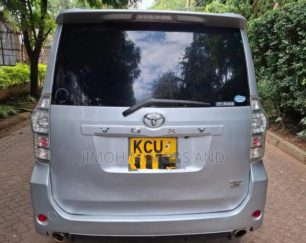 Toyota Voxy 2012 Silver