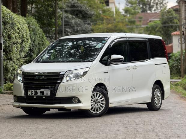 Toyota Noah 1.8 FWD Hybrid (7 seater) 2016 White