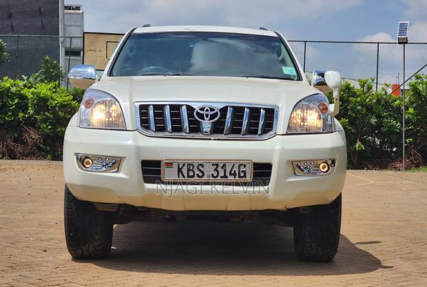 Toyota Land Cruiser 2005 White