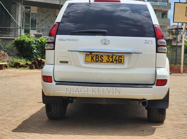 Toyota Land Cruiser 2005 White