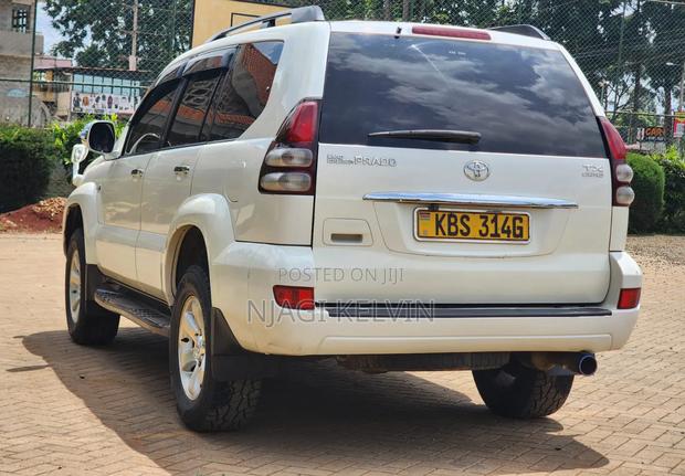Toyota Land Cruiser 2005 White
