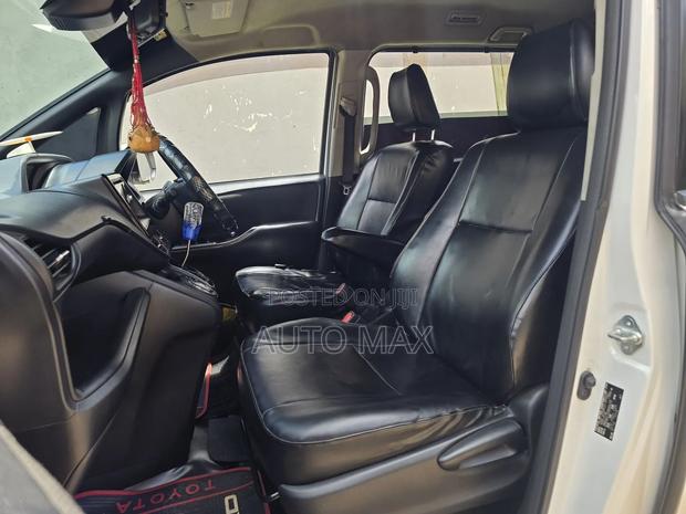Toyota Voxy 2017 White