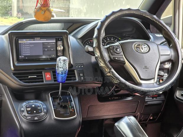 Toyota Voxy 2017 White