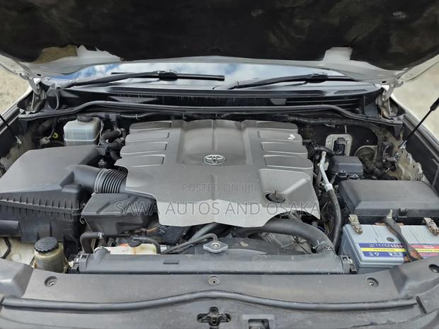 Toyota Land Cruiser 2010 Pearl