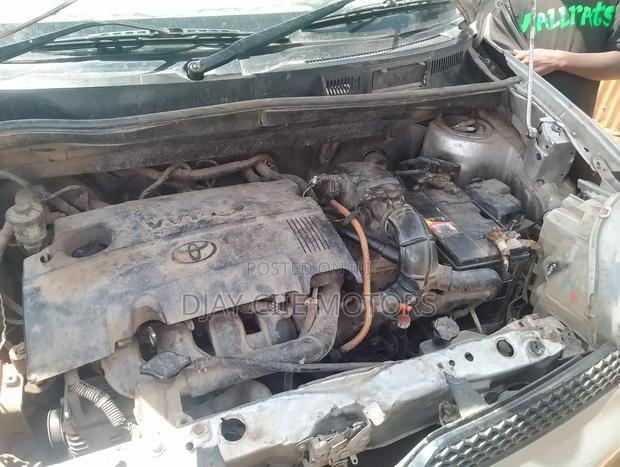 Toyota Sienta 2007 Silver