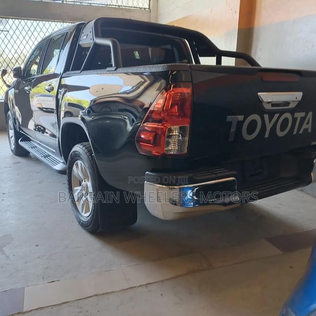 Toyota Hilux 2020 Black