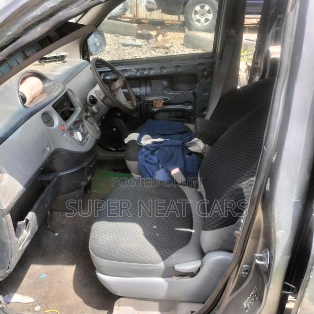 Toyota Sienta 2010 Gray