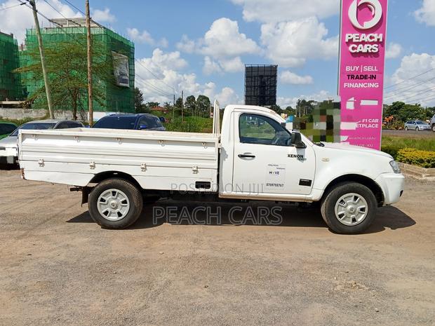 Tata Xenon 2018 White