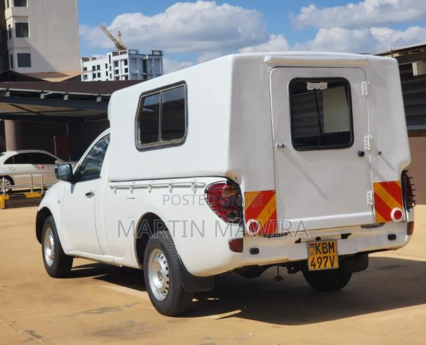 Mitsubishi L200 2009 White