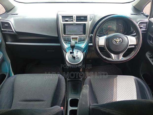 Toyota Ractis 2012 Silver