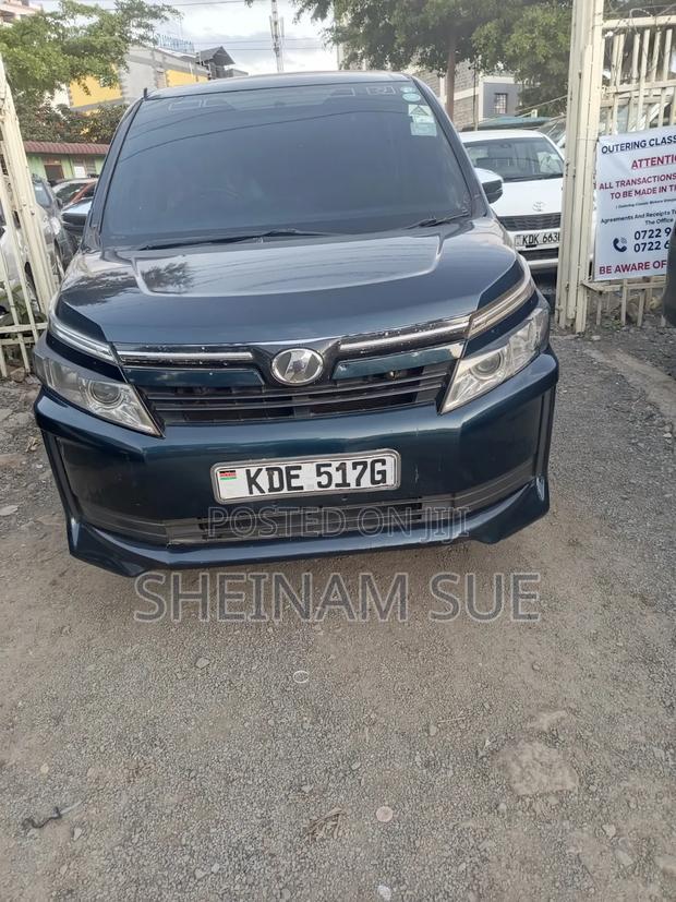Toyota Voxy SV Premium 2014 Green